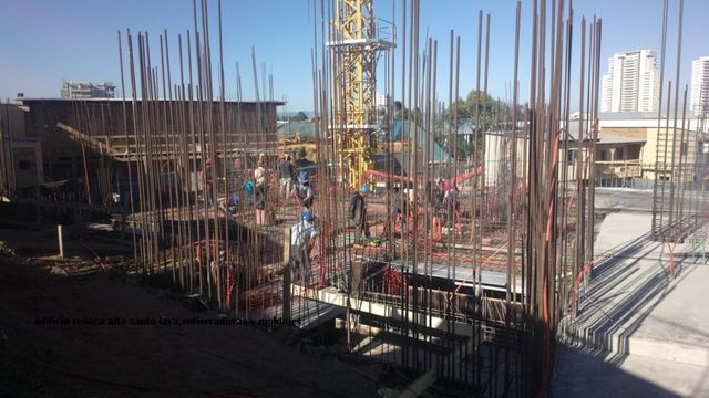 colocadura de fierro en edificio alto de reñaca const santo laya viña