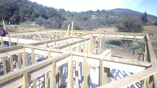 ESTRUCTURAS EN MADERAS TABIQUES, VIGAS Y SOLERAS..